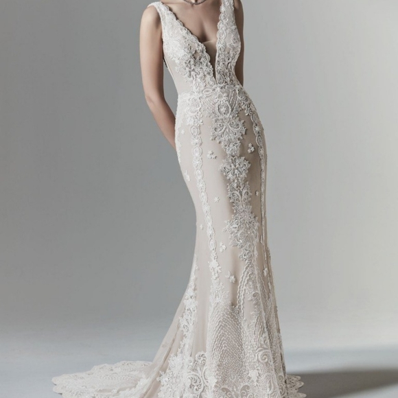 Stunning Sottero & Midgley Wedding Dress - Picture 2 of 4